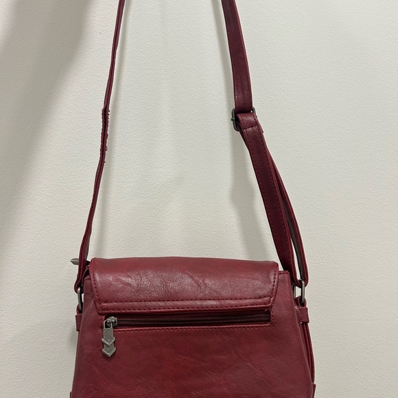 Chic Maroon Leather Crossbody Bag - Picture 2 of 4